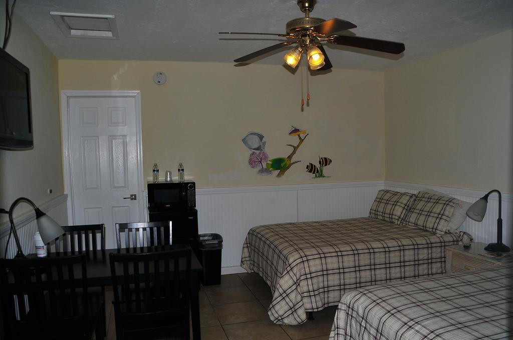 Conch On Inn Motel Tavernier Exterior photo